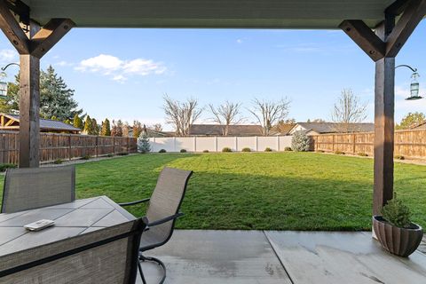 Tiny photo for 1043 Arrowhead Trail, Eagle Point, OR 97524 (MLS # 220216851)