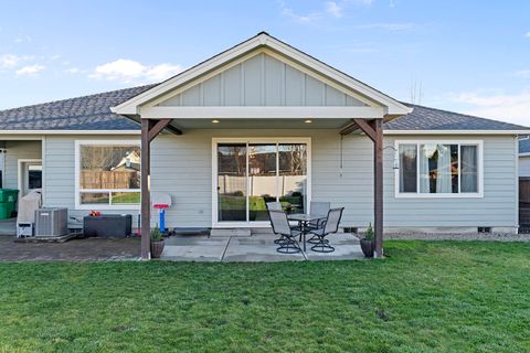 Tiny photo for 1043 Arrowhead Trail, Eagle Point, OR 97524 (MLS # 220216851)