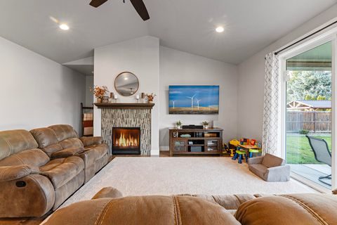 Tiny photo for 1043 Arrowhead Trail, Eagle Point, OR 97524 (MLS # 220216851)