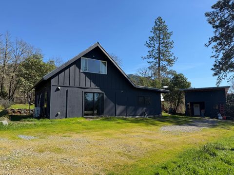 Photo of 541 Board Shanty Road, Grants Pass, OR 97527 (MLS # 220217115)