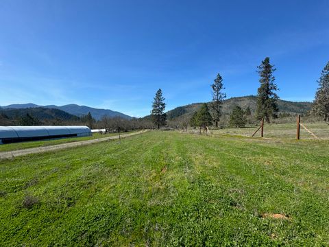 Tiny photo for 541 Board Shanty Road, Grants Pass, OR 97527 (MLS # 220217115)
