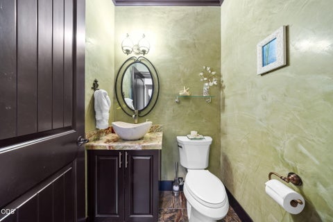 Tiny photo for 19151 Mount Shasta Court, Bend, OR 97703 (MLS # 220227399)