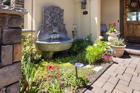 Tiny photo for 19151 Mount Shasta Court, Bend, OR 97703 (MLS # 220227399)