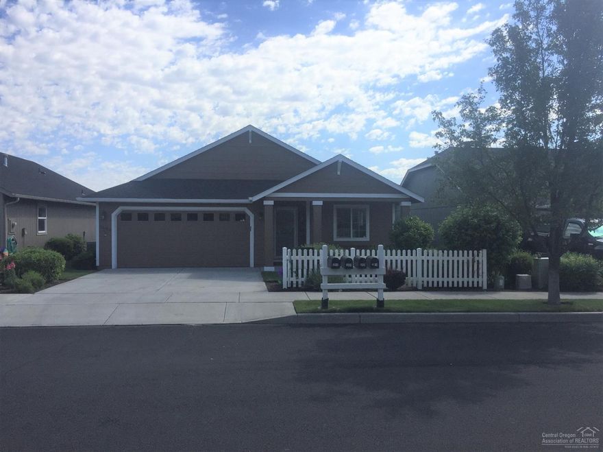 Welcome to Redmond's Premier 55+ living community. Summer Creek is a very sought after neighborhood across the canal from the golf course. This home offers a 1 level, 3 bedroom, 2 bath home. The kitchen has been updated and granite countertops have been added with a large pantry. Newer appliance including Washer and Dryer that stay with the home. Master bedroom shows nice with a walk in closet. Enjoy the panoramic views from Powell Butte to Smith Rocks. Exterior of home has been recently painted. 2 car garage has built in shelves and a workbench. Landscaping maintenance is included in the HOA fees.