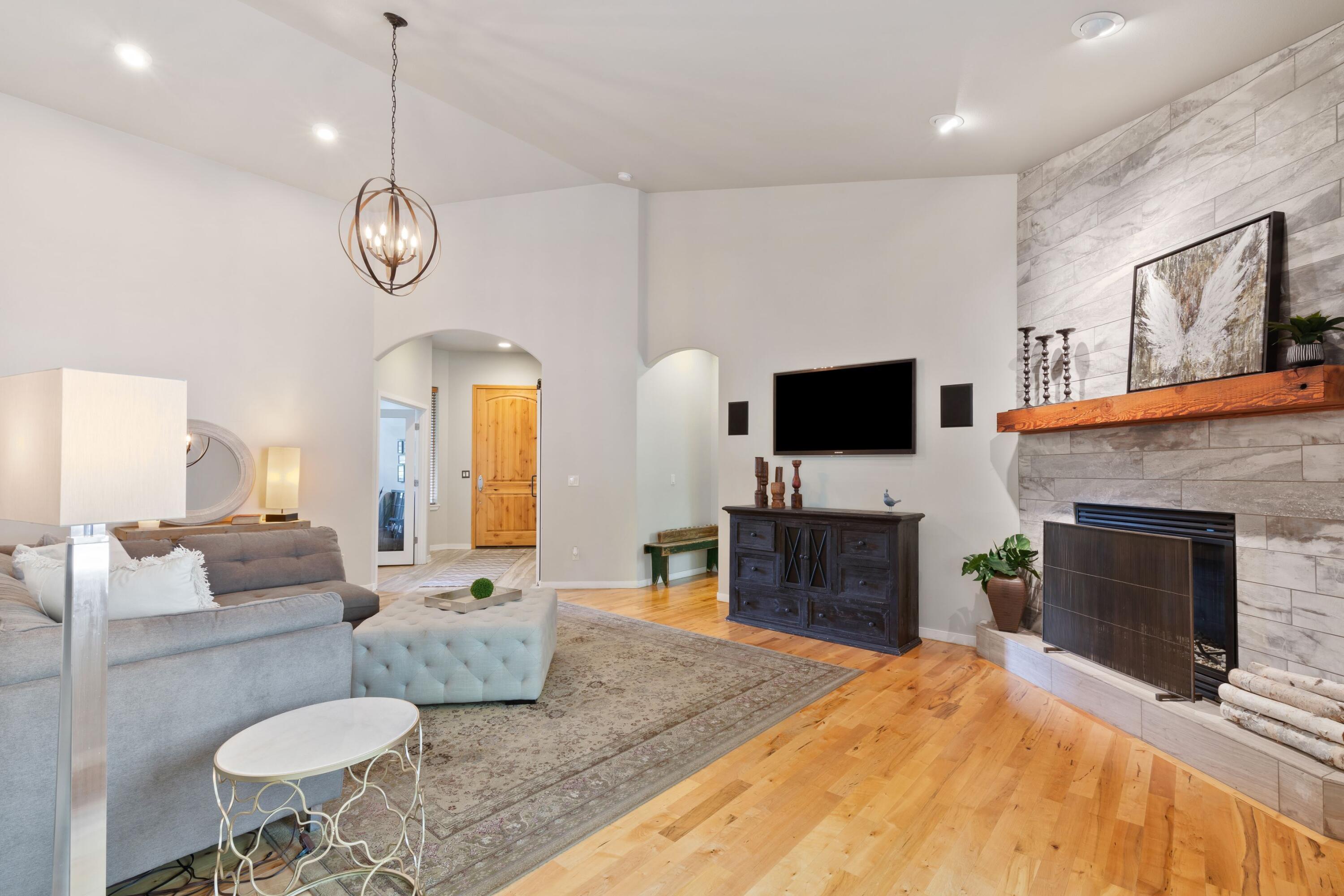 Broken Top - Residential