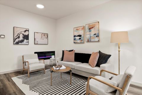 Tiny photo for 550 NW 28th Court, Redmond, OR 97756 (MLS # 220212461)