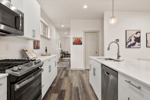 Tiny photo for 550 NW 28th Court, Redmond, OR 97756 (MLS # 220212461)