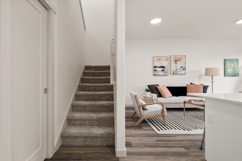 Tiny photo for 550 NW 28th Court, Redmond, OR 97756 (MLS # 220212461)