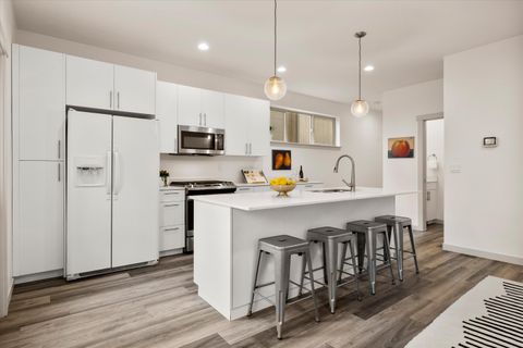 Tiny photo for 550 NW 28th Court, Redmond, OR 97756 (MLS # 220212461)