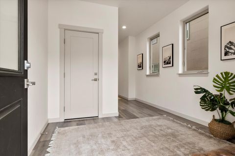 Tiny photo for 550 NW 28th Court, Redmond, OR 97756 (MLS # 220212461)