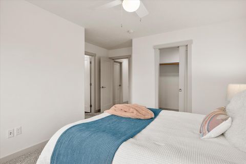 Tiny photo for 550 NW 28th Court, Redmond, OR 97756 (MLS # 220212461)