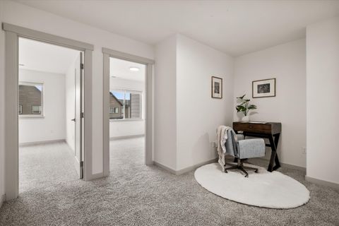 Tiny photo for 550 NW 28th Court, Redmond, OR 97756 (MLS # 220212461)