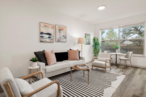 Tiny photo for 550 NW 28th Court, Redmond, OR 97756 (MLS # 220212461)