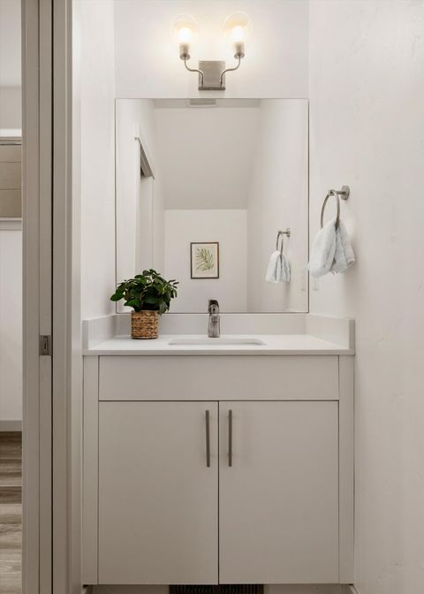 Tiny photo for 550 NW 28th Court, Redmond, OR 97756 (MLS # 220212461)