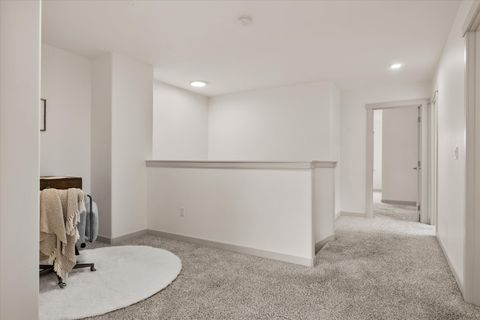 Tiny photo for 550 NW 28th Court, Redmond, OR 97756 (MLS # 220212461)