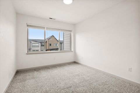 Tiny photo for 550 NW 28th Court, Redmond, OR 97756 (MLS # 220212461)