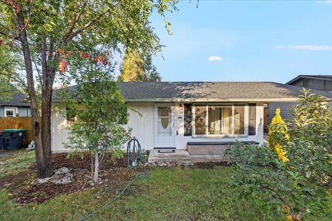 Photo of 529 Pearl Street, Medford, OR 97504 (MLS # 220210920)