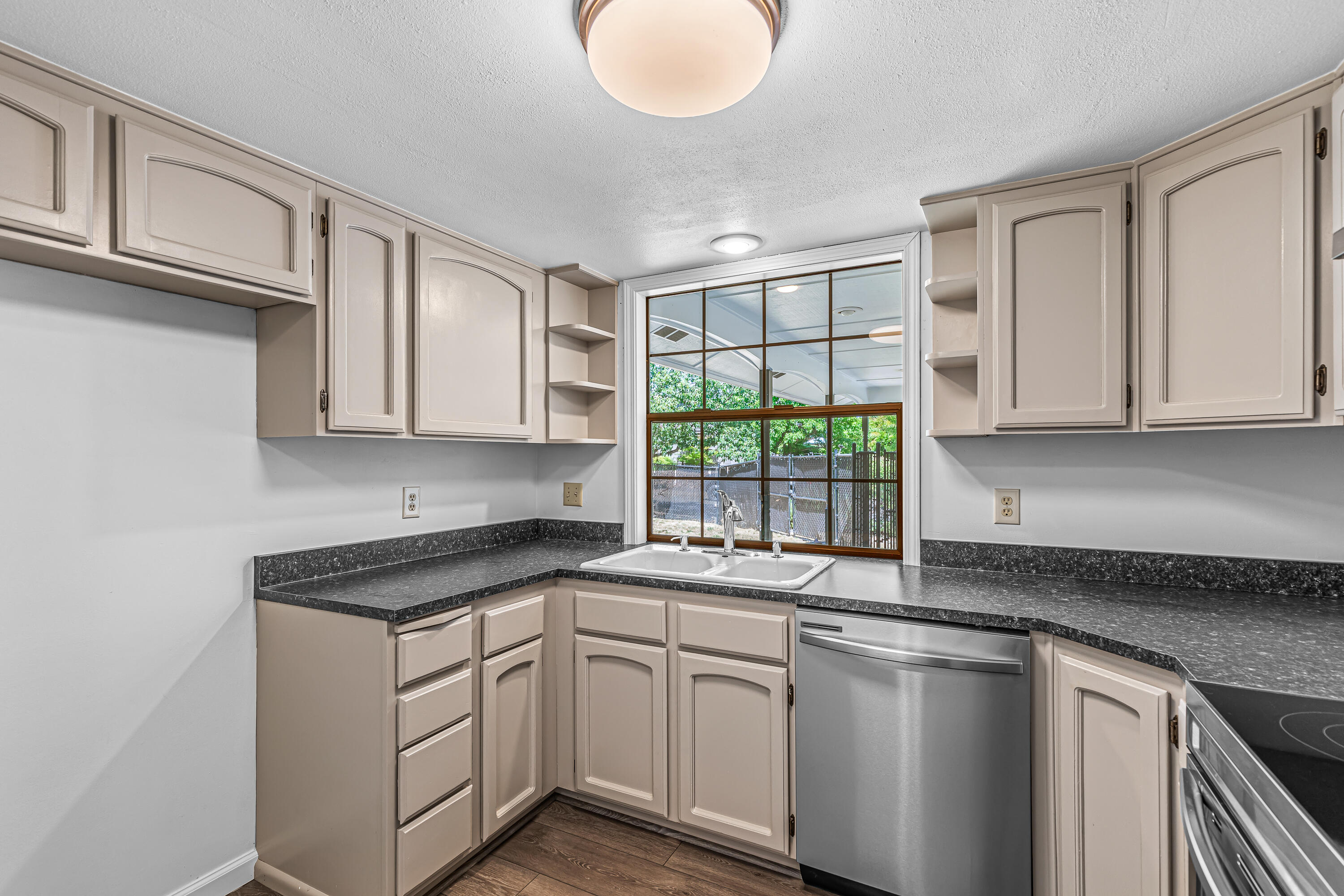 Montcrest Villa - Residential