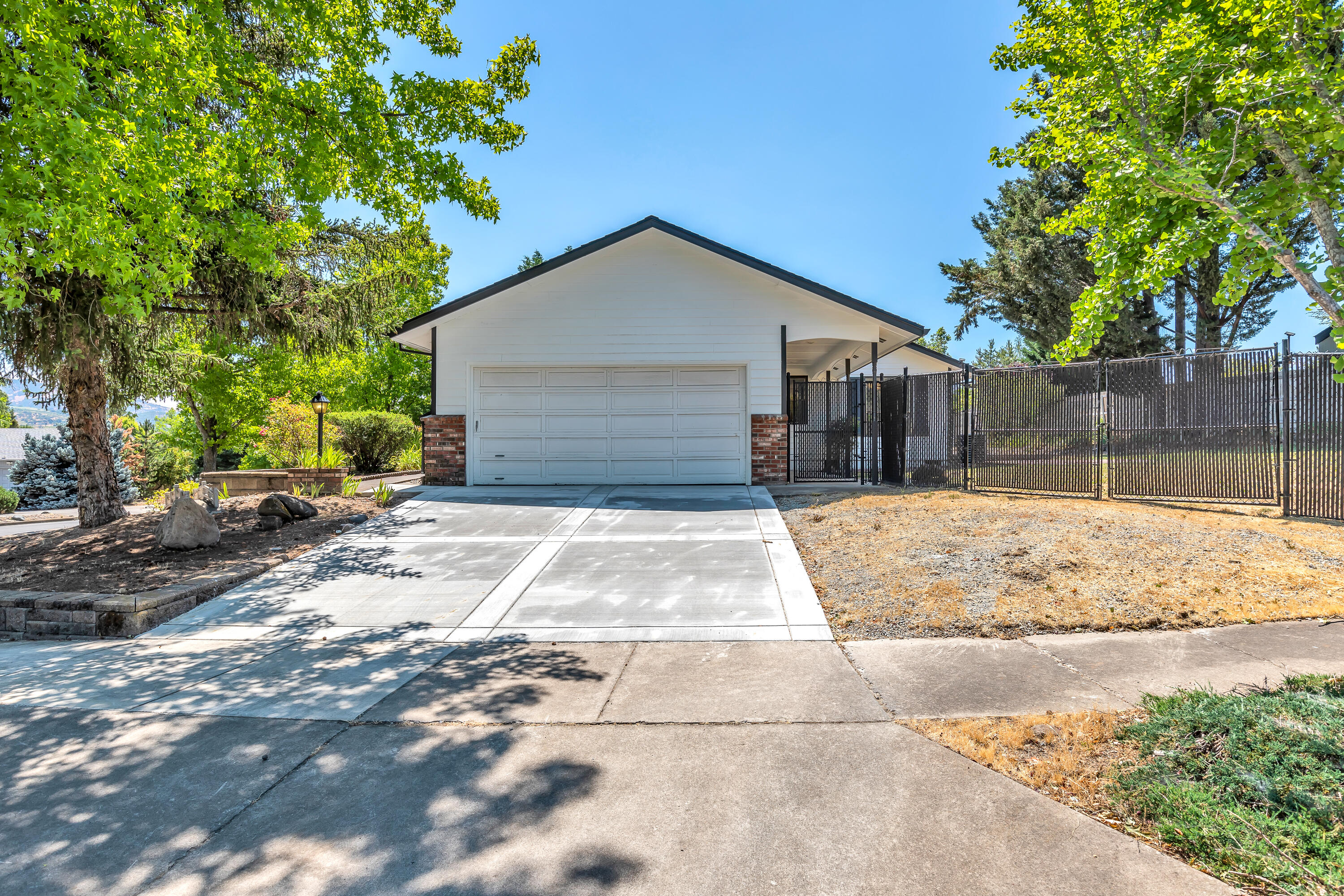 Montcrest Villa - Residential