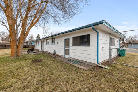 Tiny photo for 4003 Mazama Drive, Klamath Falls, OR 97603 (MLS # 220215062)