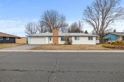 Tiny photo for 4003 Mazama Drive, Klamath Falls, OR 97603 (MLS # 220215062)