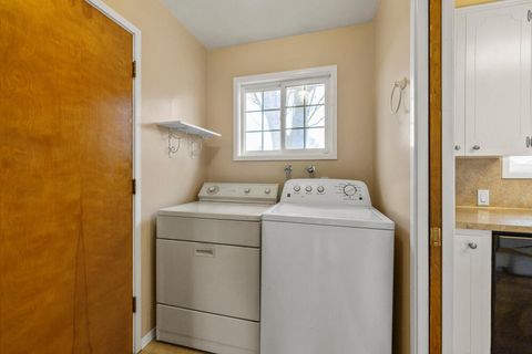 Tiny photo for 4003 Mazama Drive, Klamath Falls, OR 97603 (MLS # 220215062)