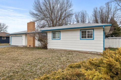 Tiny photo for 4003 Mazama Drive, Klamath Falls, OR 97603 (MLS # 220215062)