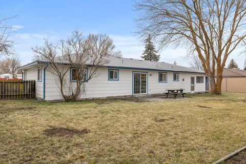 Tiny photo for 4003 Mazama Drive, Klamath Falls, OR 97603 (MLS # 220215062)