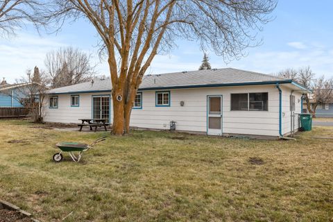 Tiny photo for 4003 Mazama Drive, Klamath Falls, OR 97603 (MLS # 220215062)
