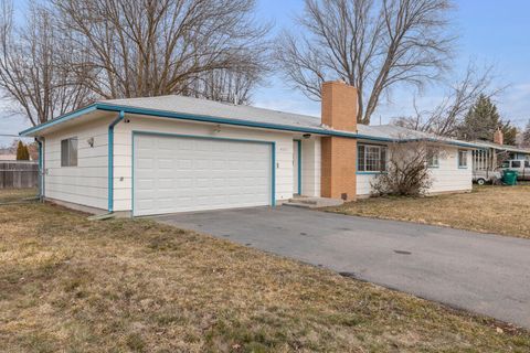 Tiny photo for 4003 Mazama Drive, Klamath Falls, OR 97603 (MLS # 220215062)