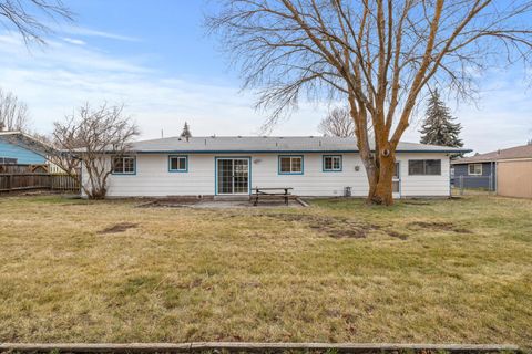 Tiny photo for 4003 Mazama Drive, Klamath Falls, OR 97603 (MLS # 220215062)