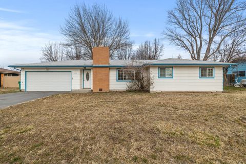 Tiny photo for 4003 Mazama Drive, Klamath Falls, OR 97603 (MLS # 220215062)