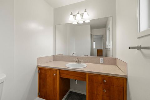 Tiny photo for 4003 Mazama Drive, Klamath Falls, OR 97603 (MLS # 220215062)