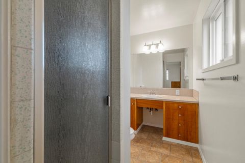 Tiny photo for 4003 Mazama Drive, Klamath Falls, OR 97603 (MLS # 220215062)