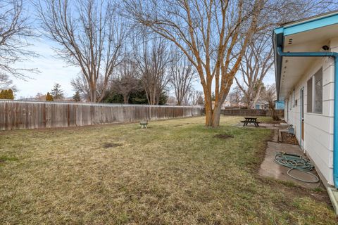 Tiny photo for 4003 Mazama Drive, Klamath Falls, OR 97603 (MLS # 220215062)
