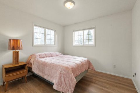 Tiny photo for 4003 Mazama Drive, Klamath Falls, OR 97603 (MLS # 220215062)