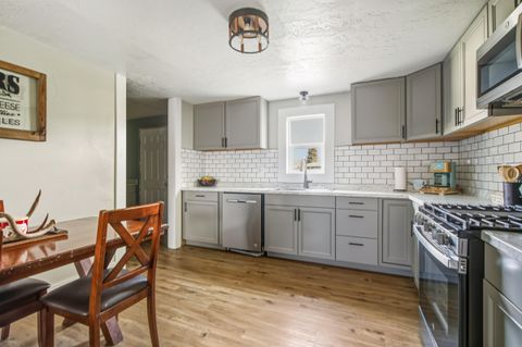 Tiny photo for 704 SE Elm Street, Prineville, OR 97754 (MLS # 220213115)