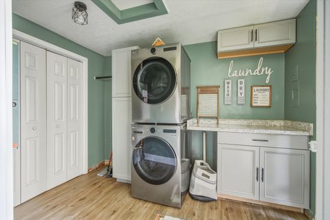 Tiny photo for 704 SE Elm Street, Prineville, OR 97754 (MLS # 220213115)