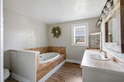 Tiny photo for 704 SE Elm Street, Prineville, OR 97754 (MLS # 220213115)