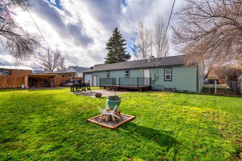 Tiny photo for 704 SE Elm Street, Prineville, OR 97754 (MLS # 220213115)