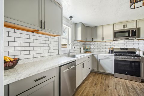 Tiny photo for 704 SE Elm Street, Prineville, OR 97754 (MLS # 220213115)