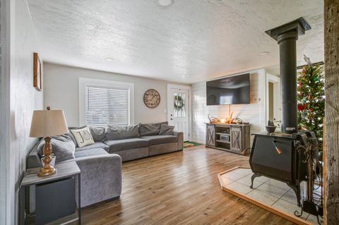 Tiny photo for 704 SE Elm Street, Prineville, OR 97754 (MLS # 220213115)