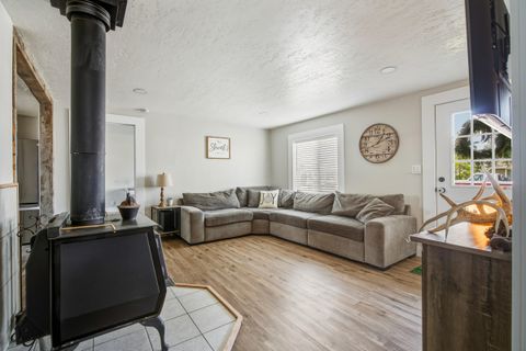 Tiny photo for 704 SE Elm Street, Prineville, OR 97754 (MLS # 220213115)