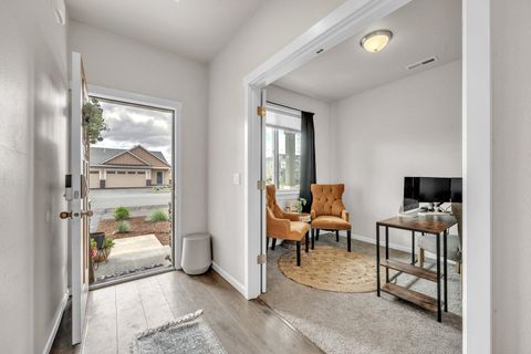 Tiny photo for 16496 Pine Creek Dr Crk, La Pine, OR 97739 (MLS # 220213245)