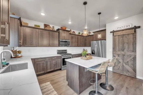 Tiny photo for 16496 Pine Creek Dr Crk, La Pine, OR 97739 (MLS # 220213245)