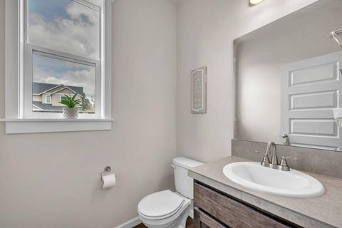 Tiny photo for 16496 Pine Creek Dr Crk, La Pine, OR 97739 (MLS # 220213245)