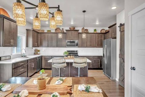 Tiny photo for 16496 Pine Creek Dr Crk, La Pine, OR 97739 (MLS # 220213245)