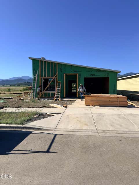 Photo of 627 Terrazzo Way, Medford, OR 97501 (MLS # 220224361)