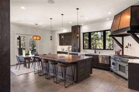 Tiny photo for 20055 Pacific Heights Road, Bend, OR 97703 (MLS # 220221303)
