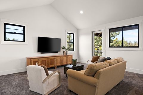 Tiny photo for 20055 Pacific Heights Road, Bend, OR 97703 (MLS # 220221303)